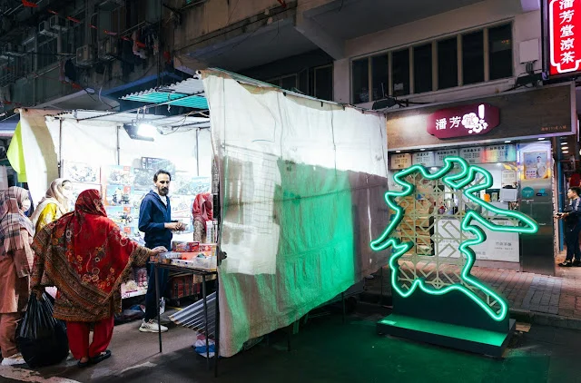 香港太子與旺角指壓攻略2026:金多港、京華、金田名店評測|價格、營業時間與選人流程 - 香港太子上海街持牌指壓館霓虹招牌夜景