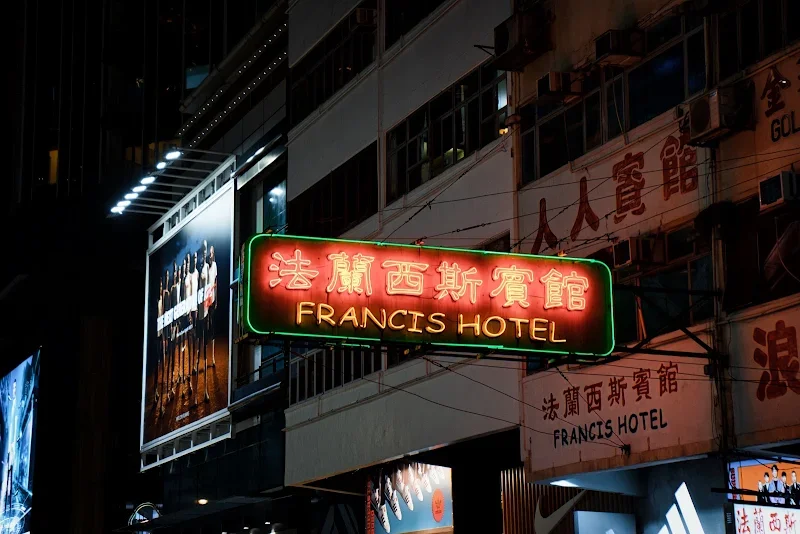 東京 vs 香港夜生活全方位對比：從歌舞伎町/吉原到蘭桂坊/141大廈的玩法