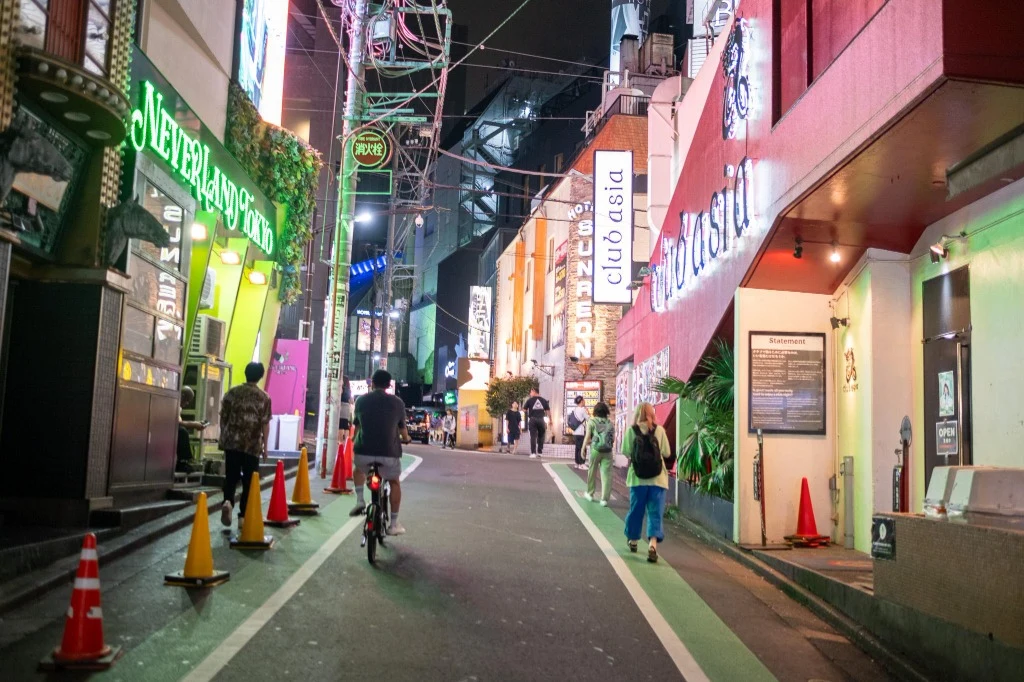 東京澀谷道玄坂夜生活街區實景 - 澀谷山手線深夜周邊夜生活與夜店動線實拍