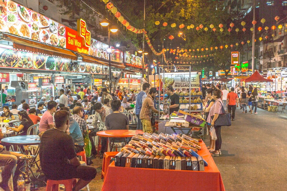 吉隆坡武吉免登与阿罗街（Jalan Alor）深夜酒吧实战手册：宵夜大排档、酒吧街与防坑心法