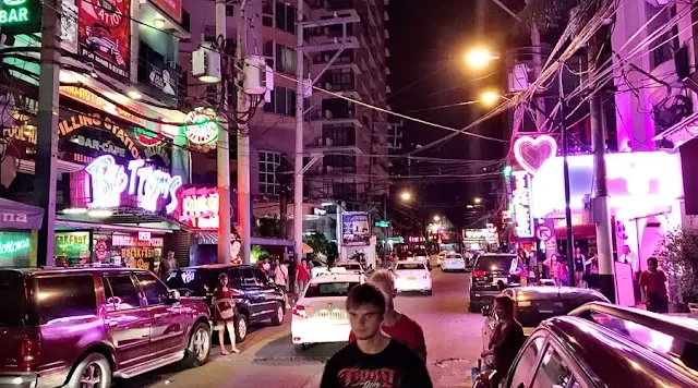 菲律賓馬尼拉夜生活全景指南:Makati P Burgos酒吧街、日韓華人KTV與2026美元價目實測 - Philippines Manila Makati Commercial Ktv Lounge Private Booth 實景實拍